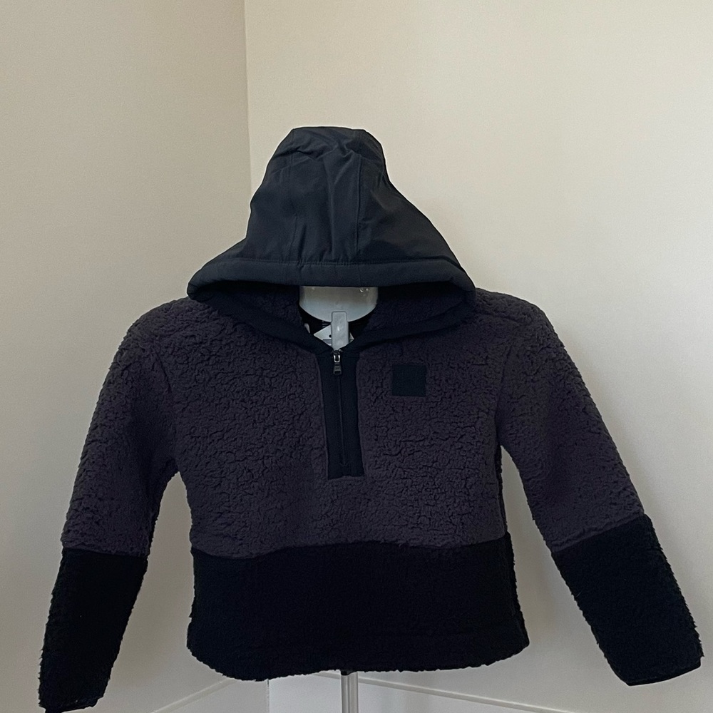Girls Youth size Small loose fleece jacket NWT